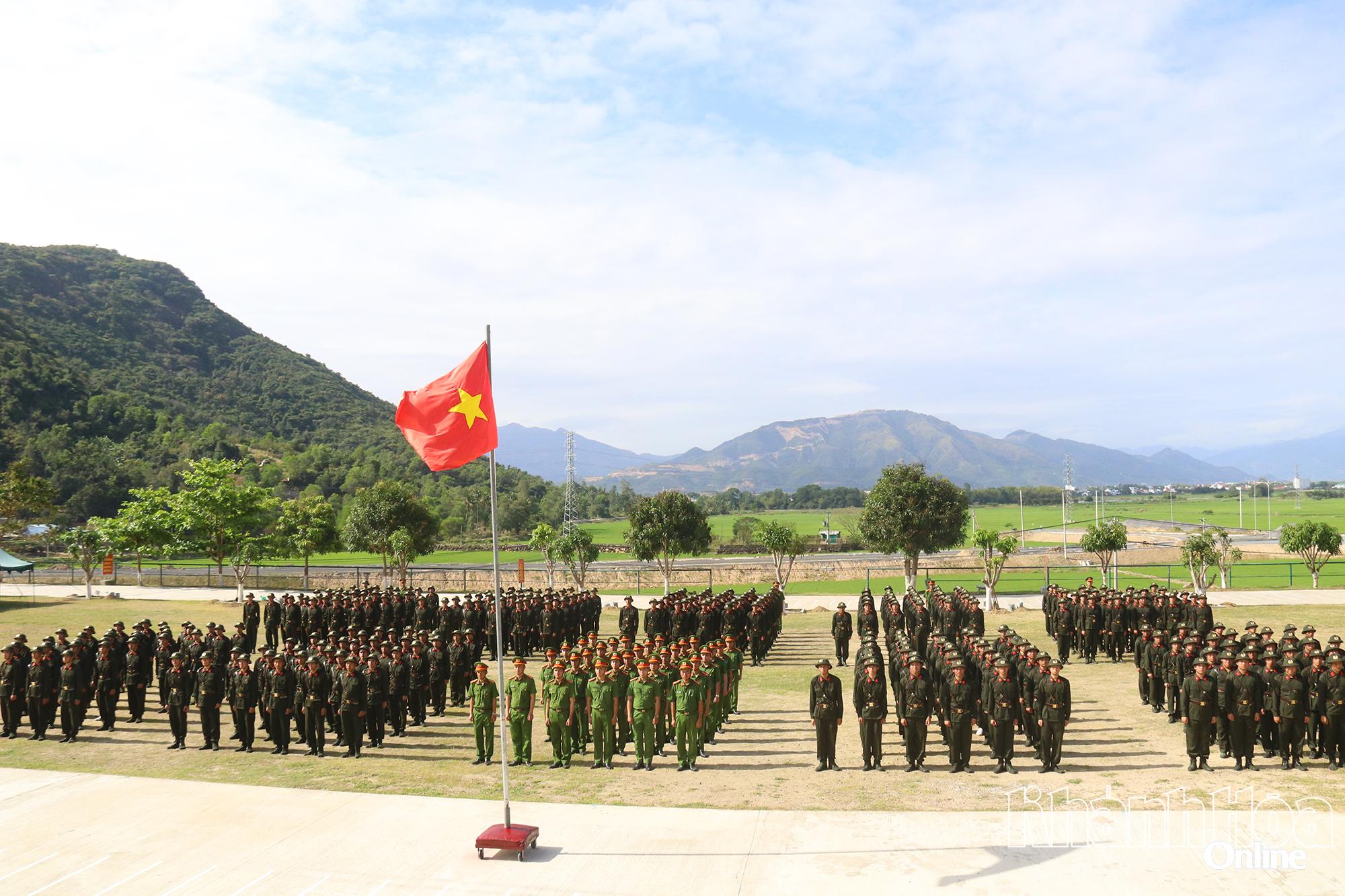 325 chiễn sĩ mới tham dự khóa huấn luyện.