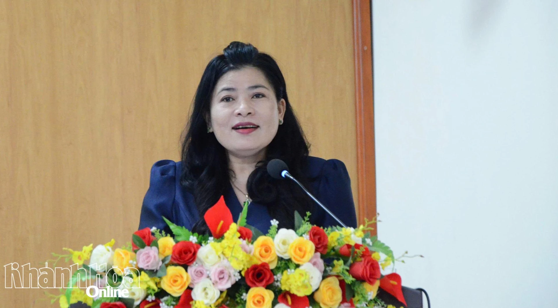 Bà Đàng Thị Mỹ Hương trình bày chương trình hành động.