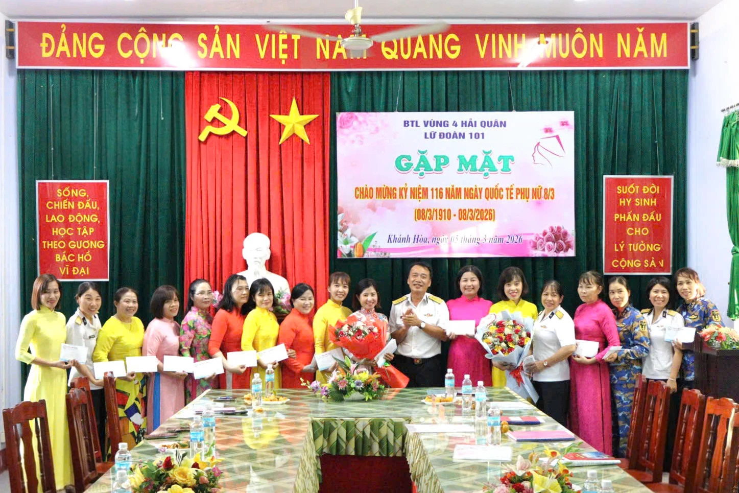 Lữ đoàn tổ chức gặp mặt hội viên phụ nữ.