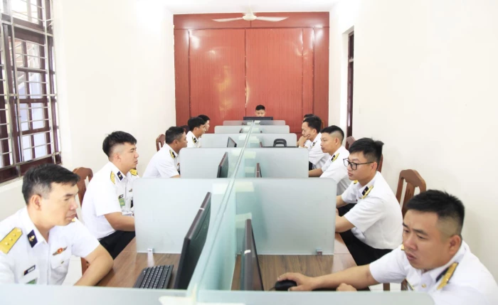 Lữ đoàn 162 tổ chức Hội thi báo cáo viên năm 2026