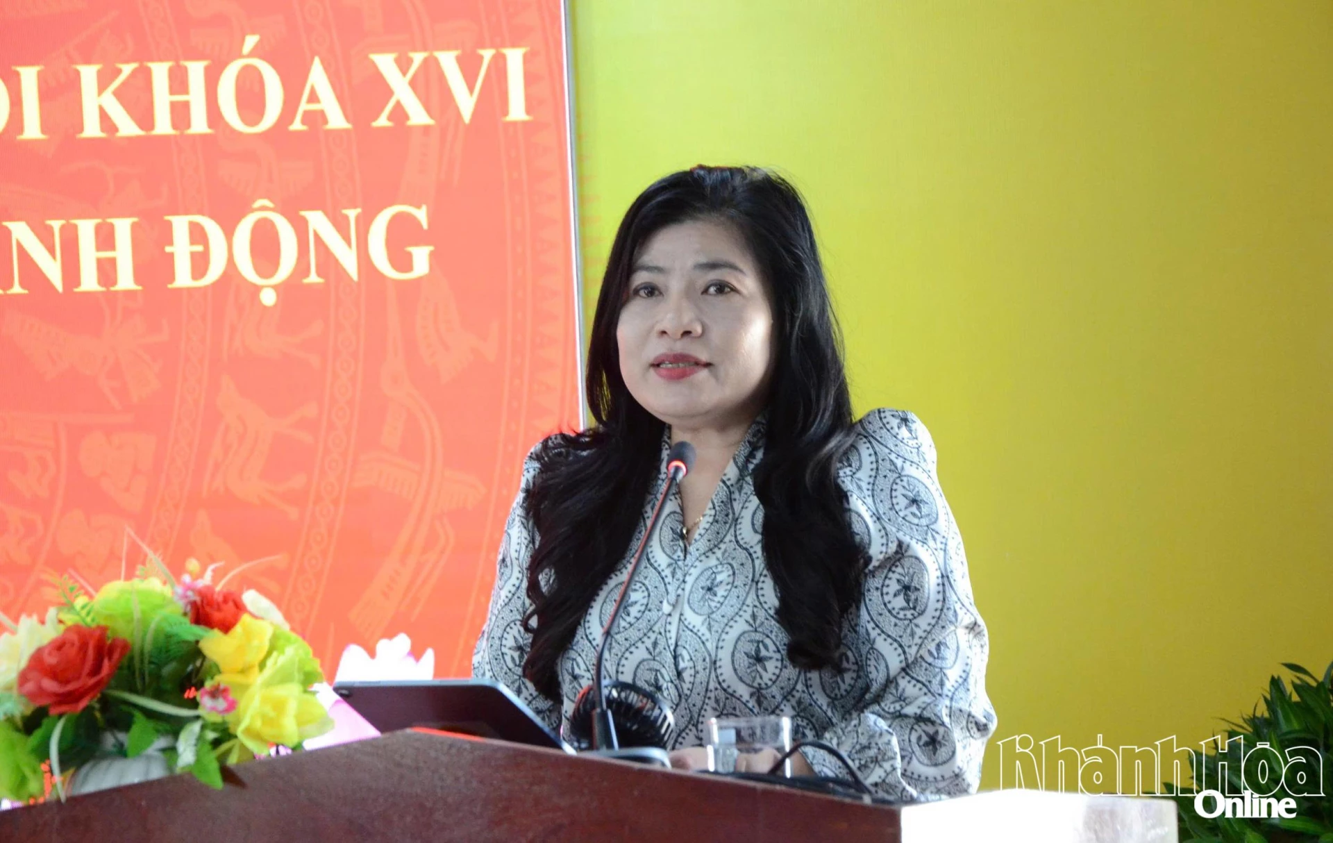 Bà Đàng Thị Mỹ Hương trình bày chương trình hành động.