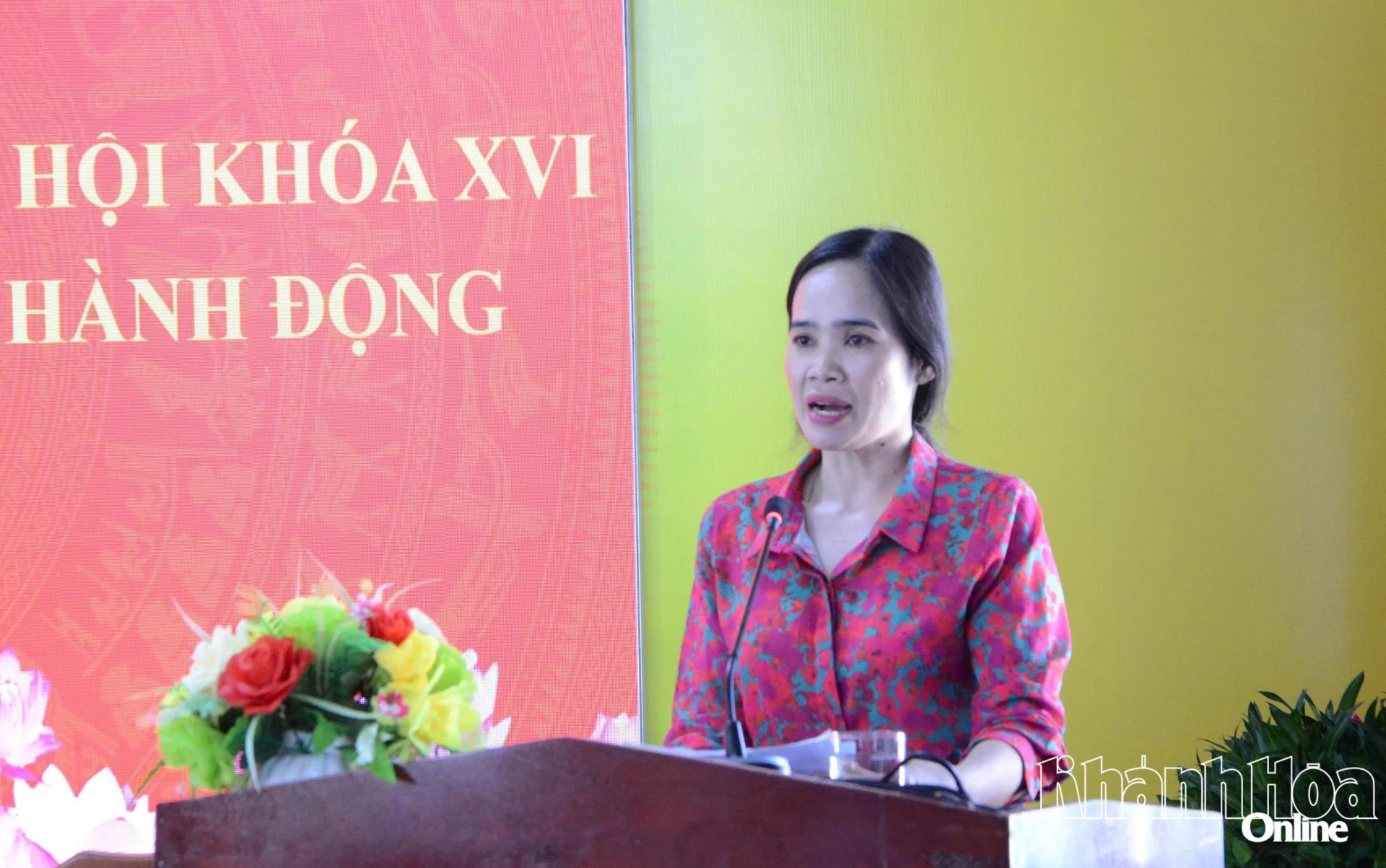 Bà Đàng Thị Hồng Lam trình bày chương trình hành động.