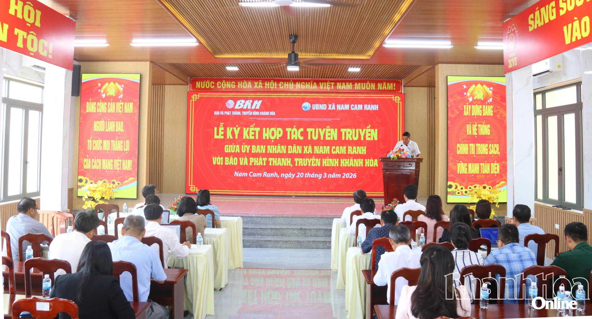 Quang cảnh diễn ra lễ ký kết.