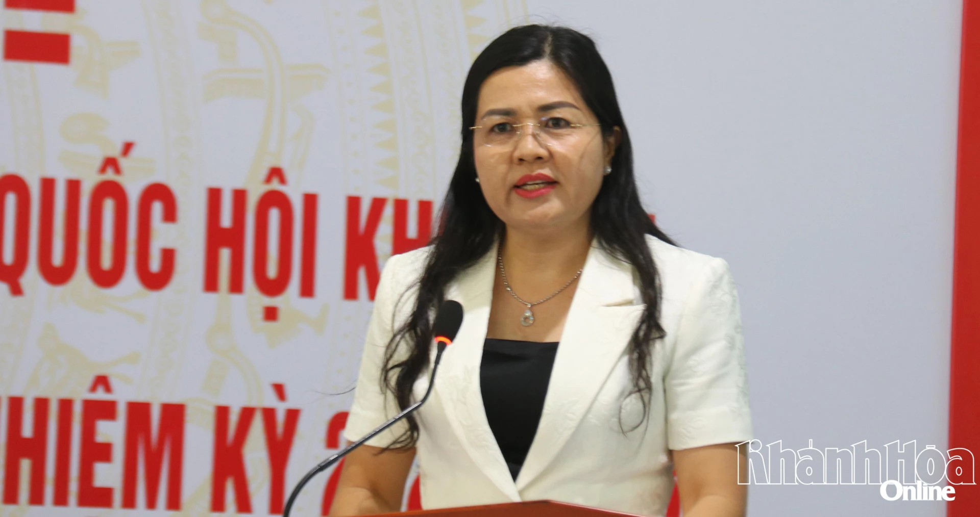 Bà Phan Thị Ngân Hạnh trình bày chương trình hành động.