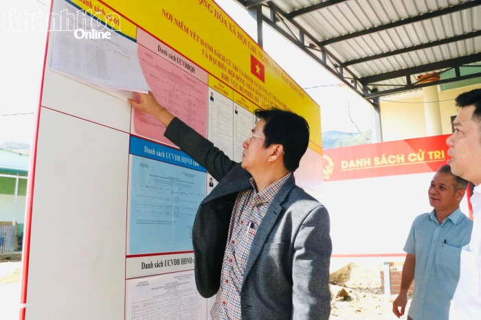 Phó Chủ tịch Thường trực UBND tỉnh Nguyễn Long Biên kiểm tra công tác chuẩn bị bầu cử tại 2 xã Khánh Sơn và Tây Khánh Sơn