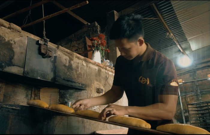 [Video]: Giữ lửa bánh mì lò củi hơn 30 năm ở Cam Lâm