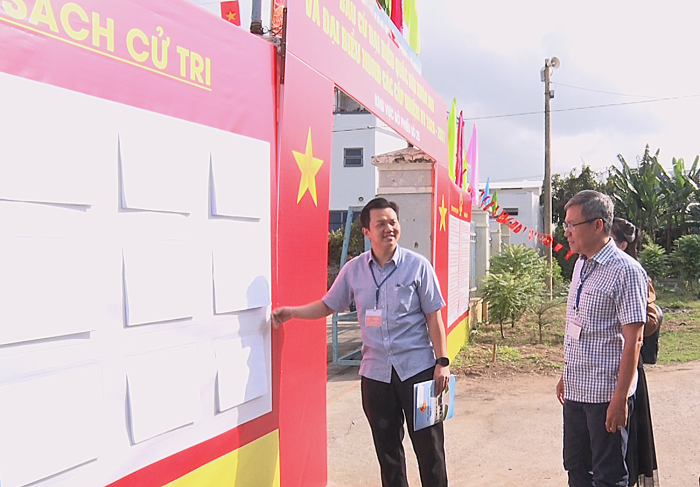 Kiểm tra công tác chuẩn bị bầu cử tại xã Diên Khánh