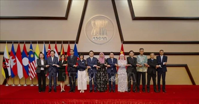 ASEAN và Trung Quốc ngày càng mở rộng hợp tác kinh tế và an ninh