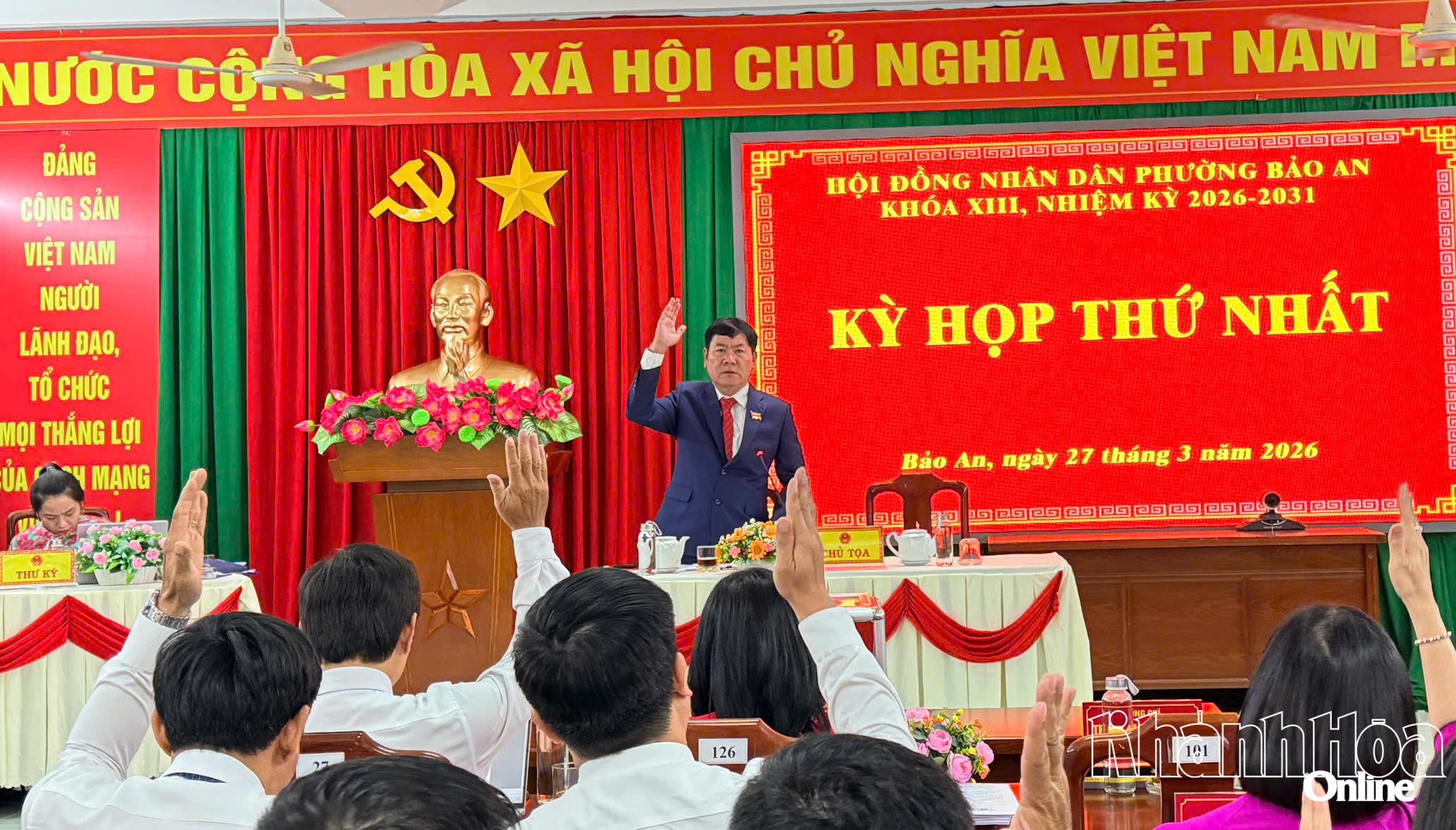 Quang cảnh kỳ họp.