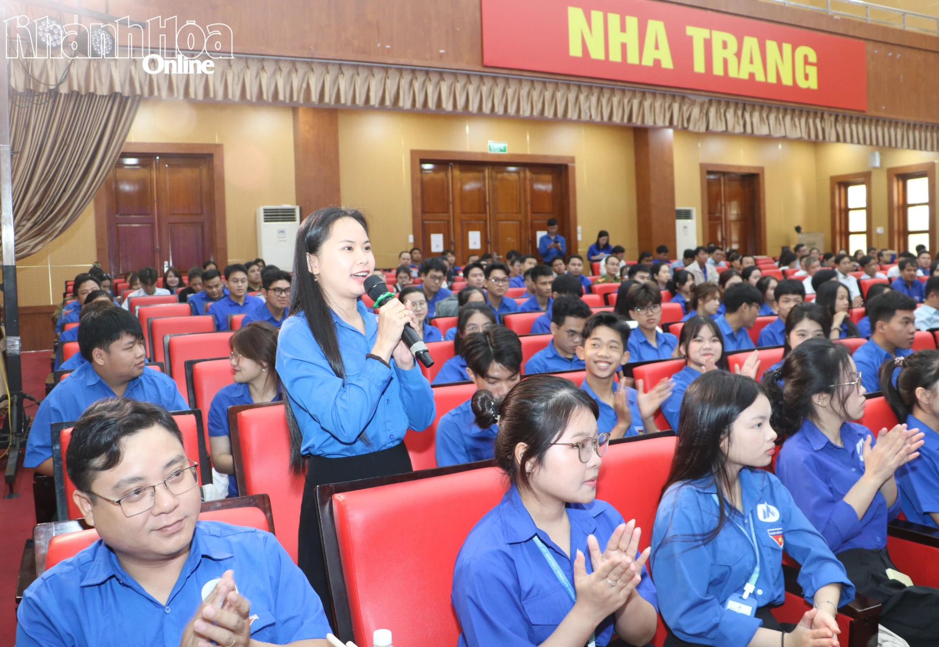 Bạn Lê Thị Thanh Trà - Bí thư Chi đoàn Báo và Phát thanh, Truyền hình Khánh Hòa nêu ý kiến