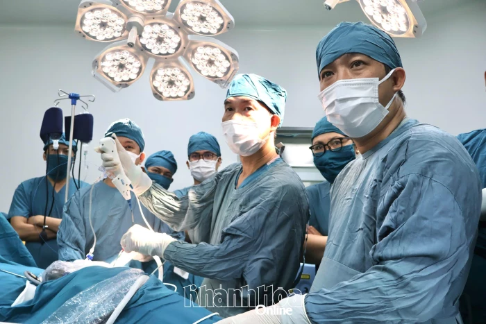 Cập nhật kỹ thuật ít xâm lấn trong điều trị bệnh lý ngoại tiết niệu