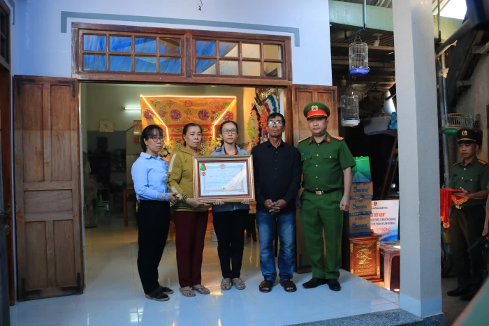 [Video] Truy tặng Huân chương Bảo vệ Tổ quốc hạng III cho Thiếu tá Nguyễn Xuân Hải