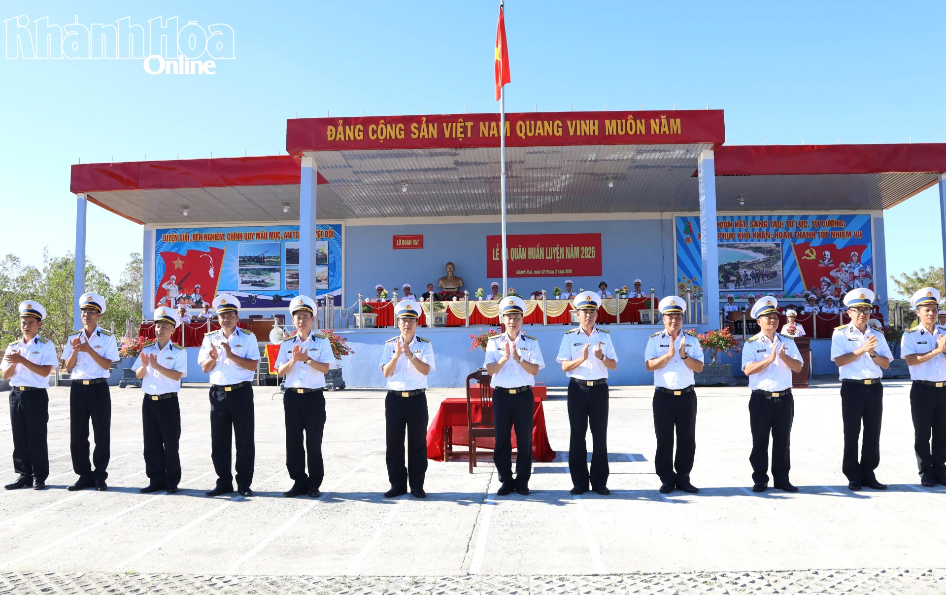 Các cơ quan, đơn vị thực hiện nghi thức giao ước thi đua