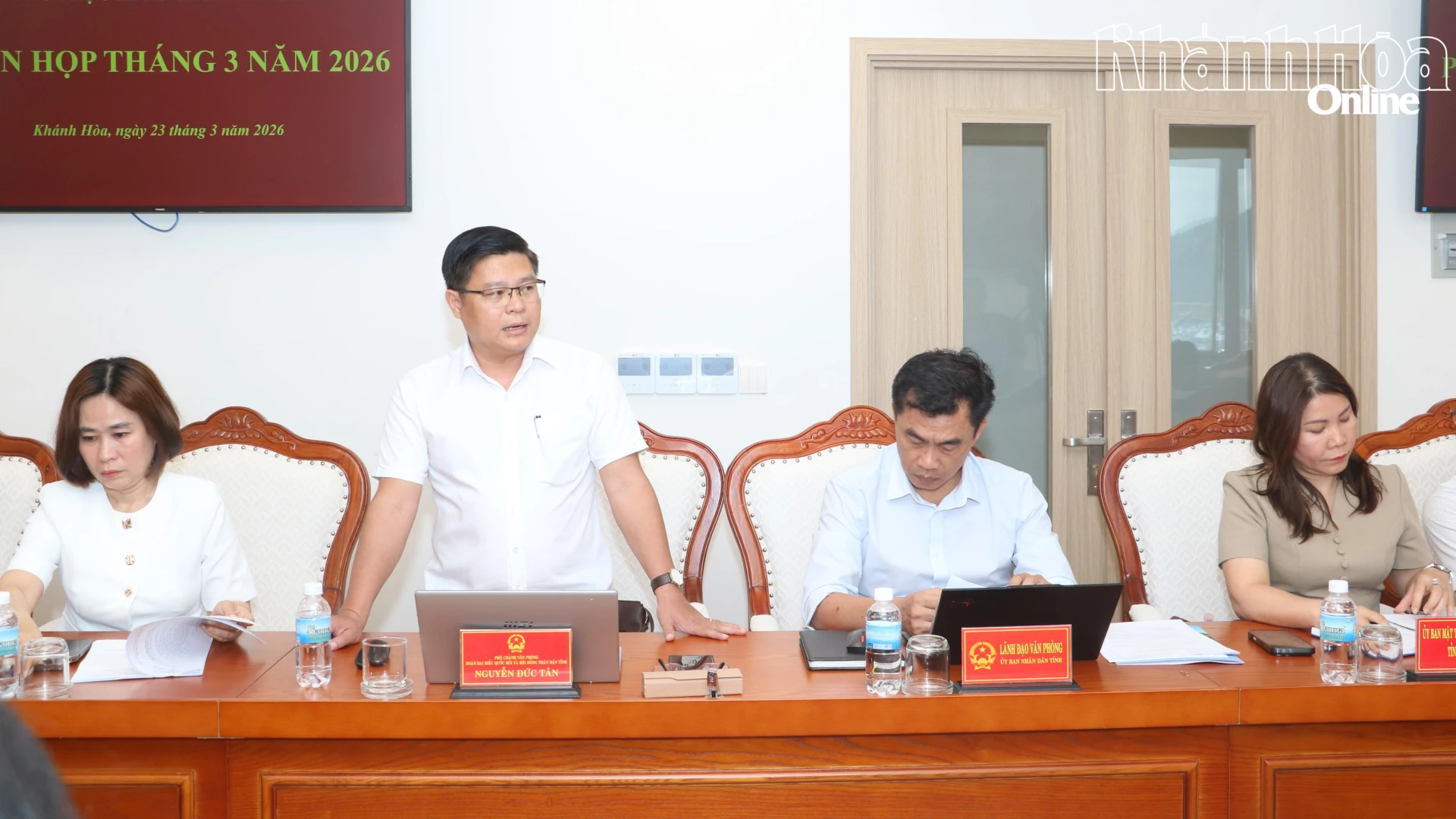 Các đại biểu phát biểu tại cuộc họp