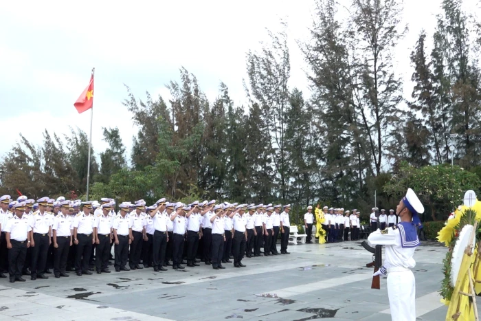 Vùng 4 Hải quân dâng hương tại Khu tưởng niệm chiến sĩ Gạc Ma