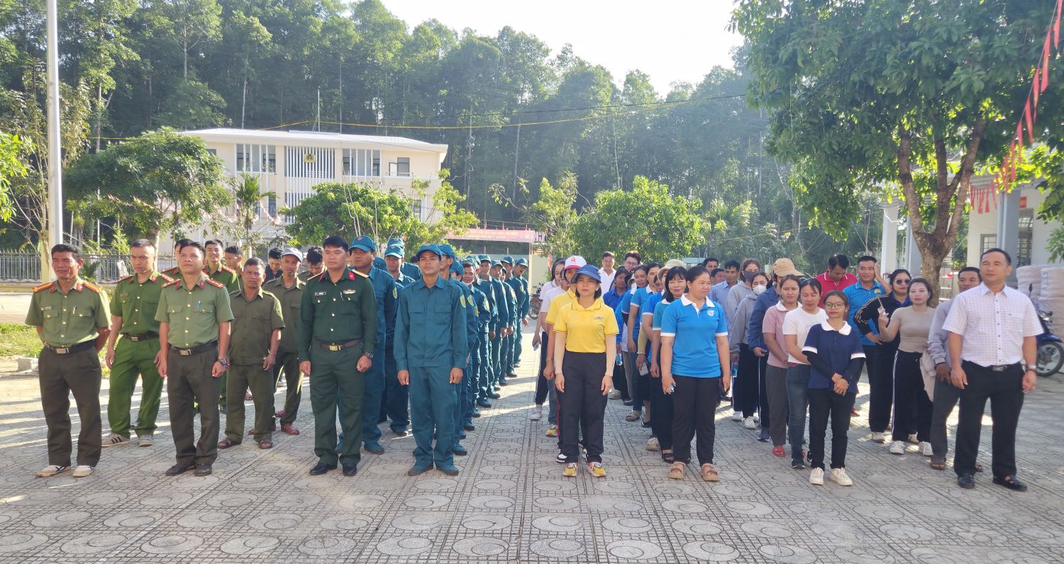 Các lực lượng tham gia tại lễ phát động.