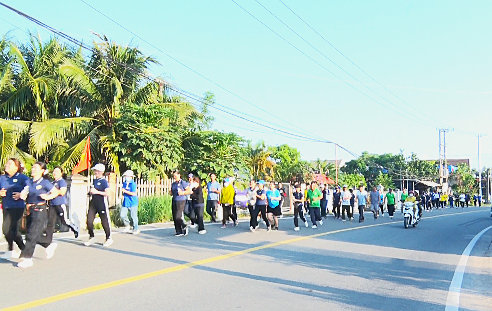 Các vận động viên chạy theo lộ trình hưởng ứng ngày chạy Olimpic.