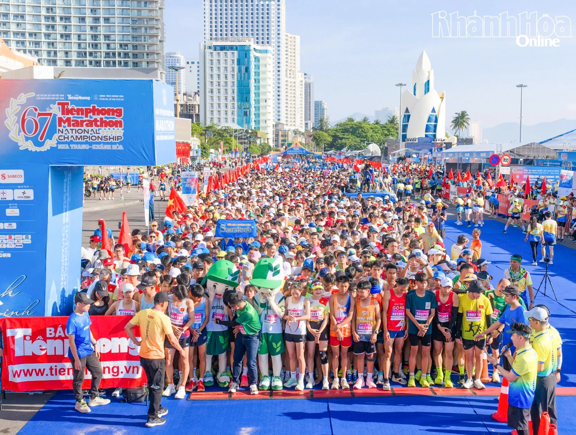 Các vận động viên ở vạch xuất phát (ảnh V.M.C)