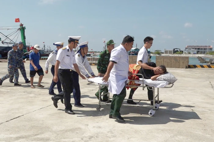 Bệnh xá đảo Trường Sa cấp cứu kịp thời ngư dân trên biển