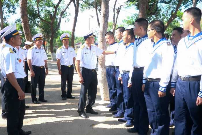 Tư lệnh Vùng 4 Hải quân kiểm tra công tác tiếp nhận và huấn luyện chiến sĩ mới