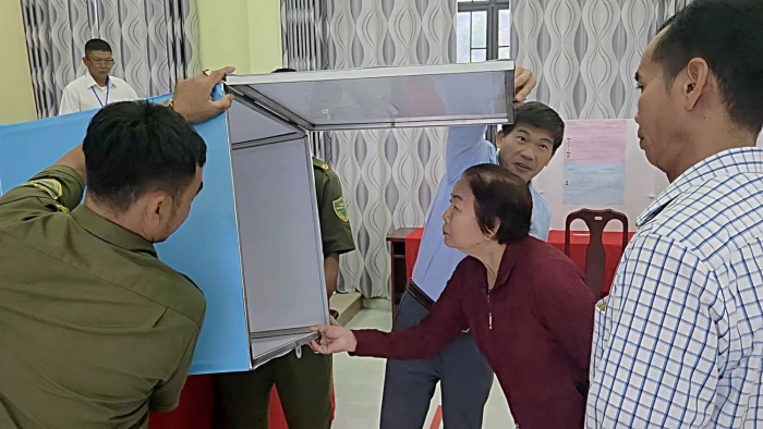 Hơn 4.500 cử tri xã Tây Khánh Vĩnh tham gia bỏ phiếu bầu cử