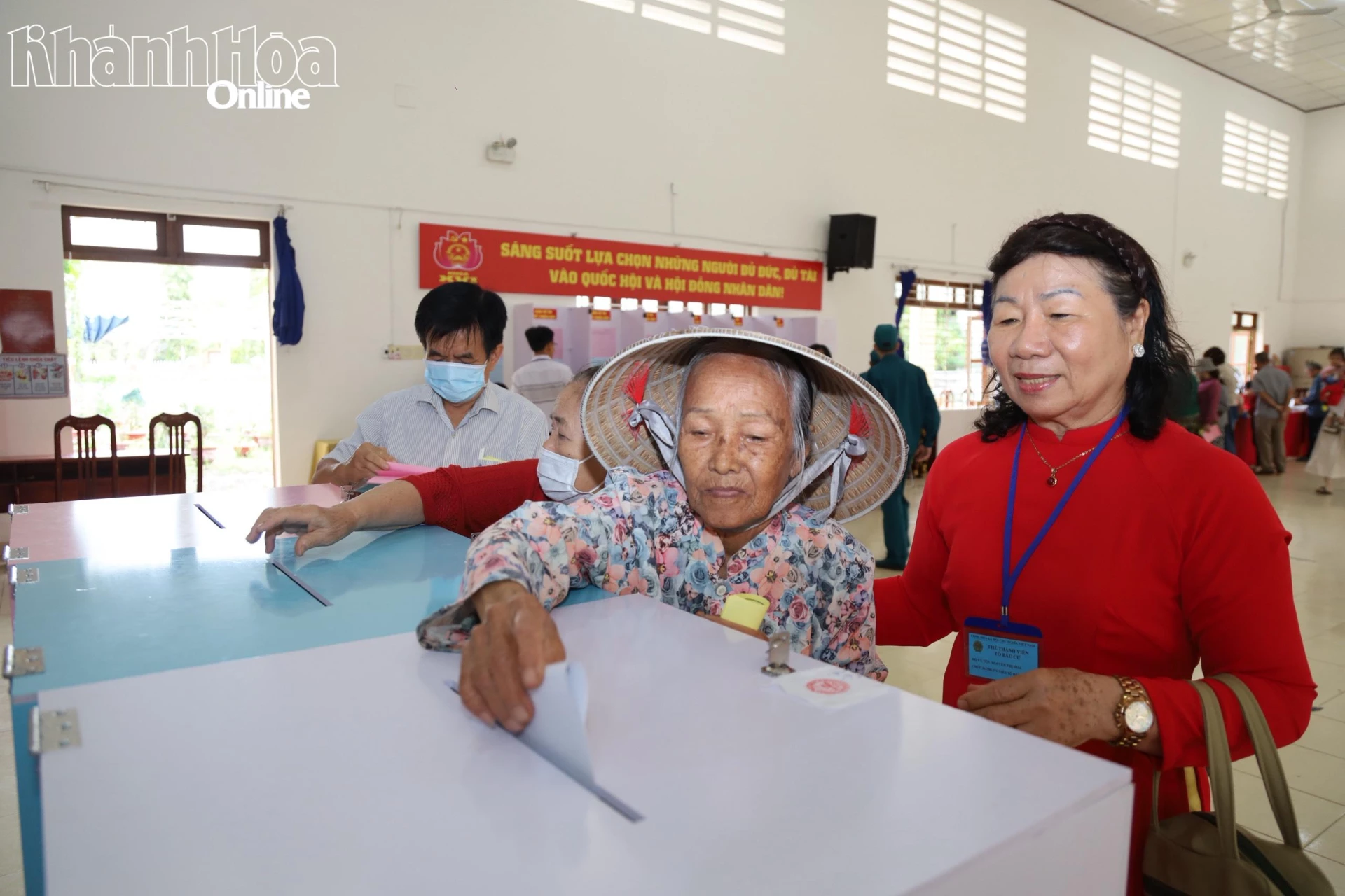 Khanh Hoa: 99.87% of voters cast ballots by 21:00 on Mar. 15