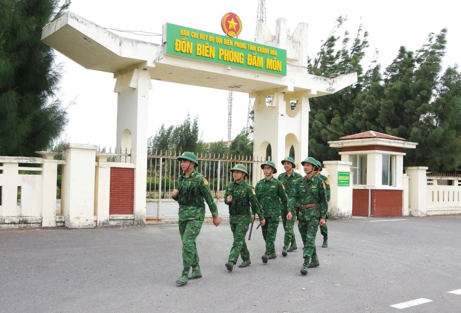 Cán bộ, chiến sĩ Đồn Biên phòng Đầm Môn tăng cường tuần tra bảo vệ địa bàn.