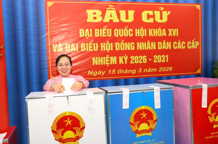 Cử tri phường Phan Rang phấn khởi tham gia bầu cử