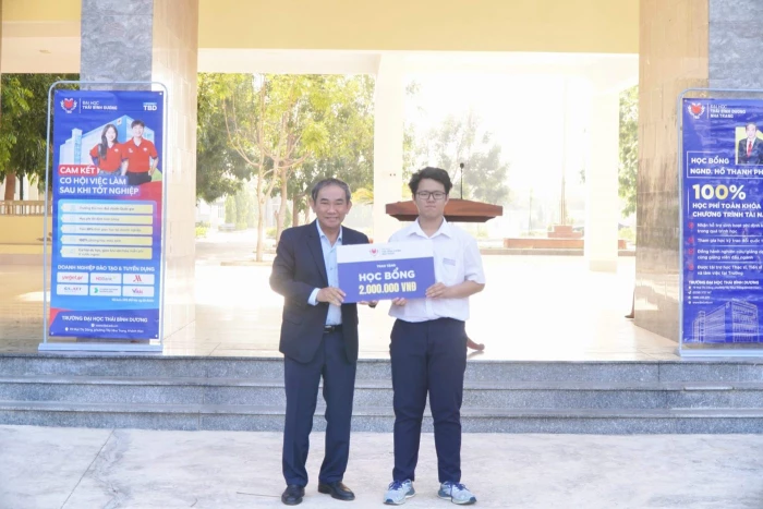 Trường Đại học Thái Bình Dương trao gần 5 tỷ đồng học bổng cho học sinh khu vực phía nam tỉnh