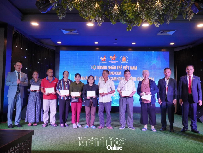 Hội Doanh nhân trẻ Việt Nam tặng 50 suất quà cho nạn nhân chất độc da cam