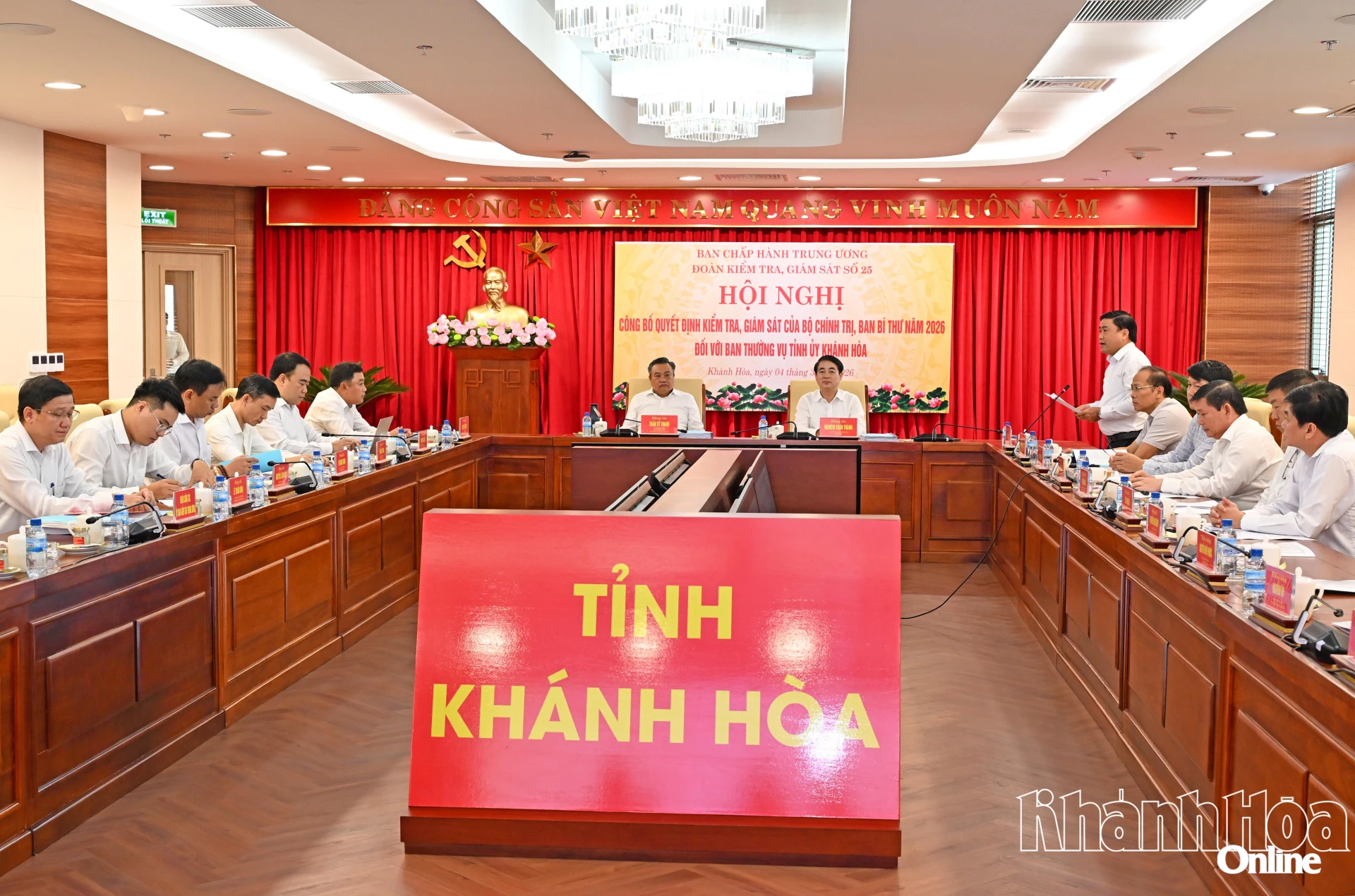 Quang cảnh buổi công bố quyết định.