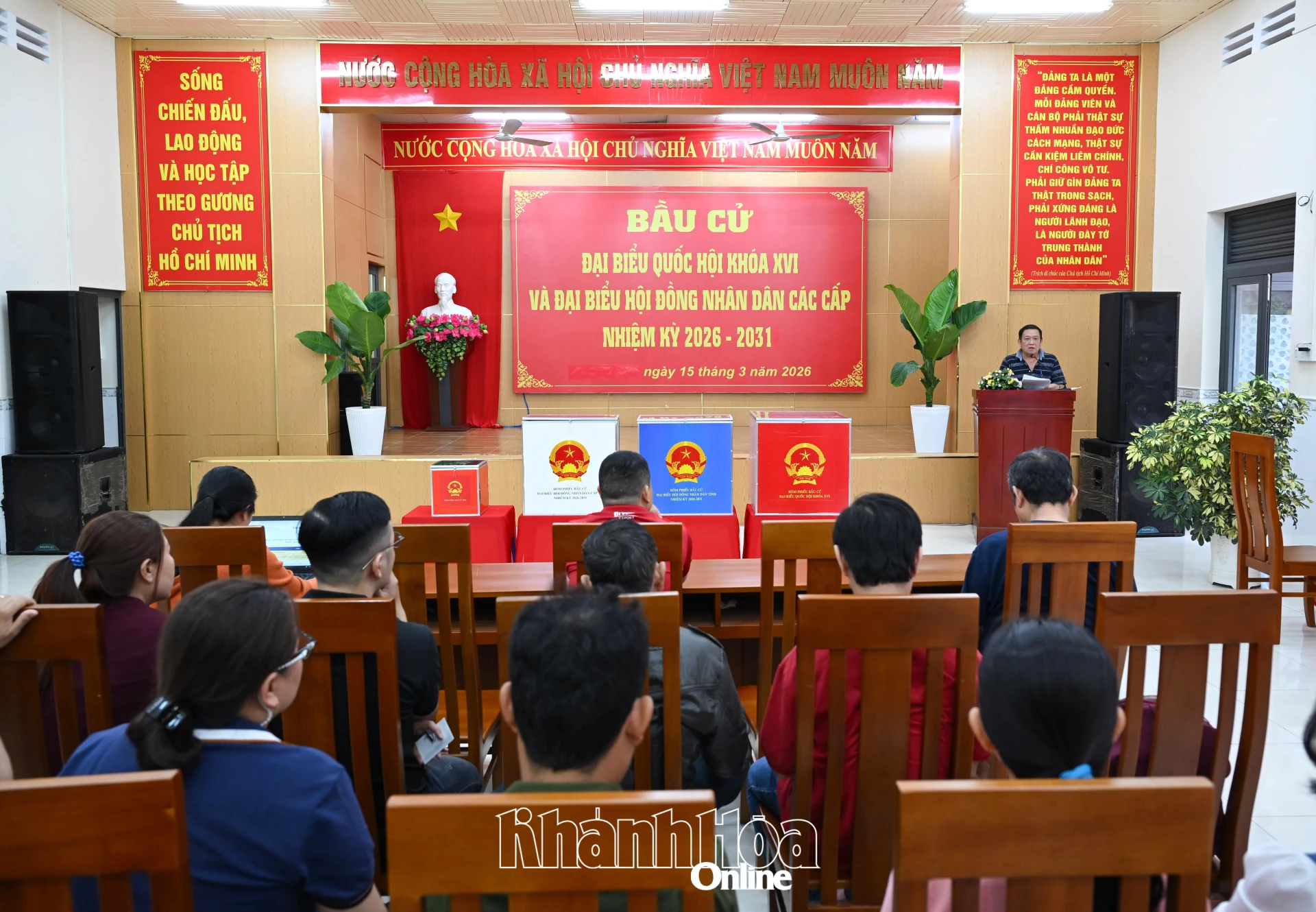 Tổ bầu cử số 5 (phường Nha Trang) họp quán triệt các nhiệm vụ trong ngày bầu cử.