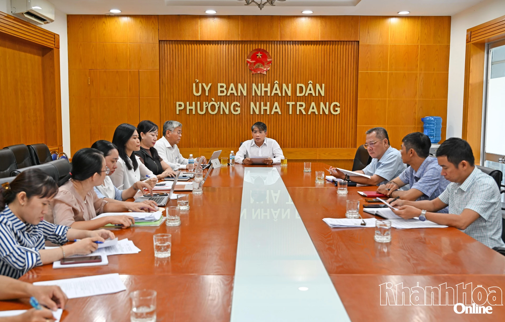 Quang cảnh cuộc họp.