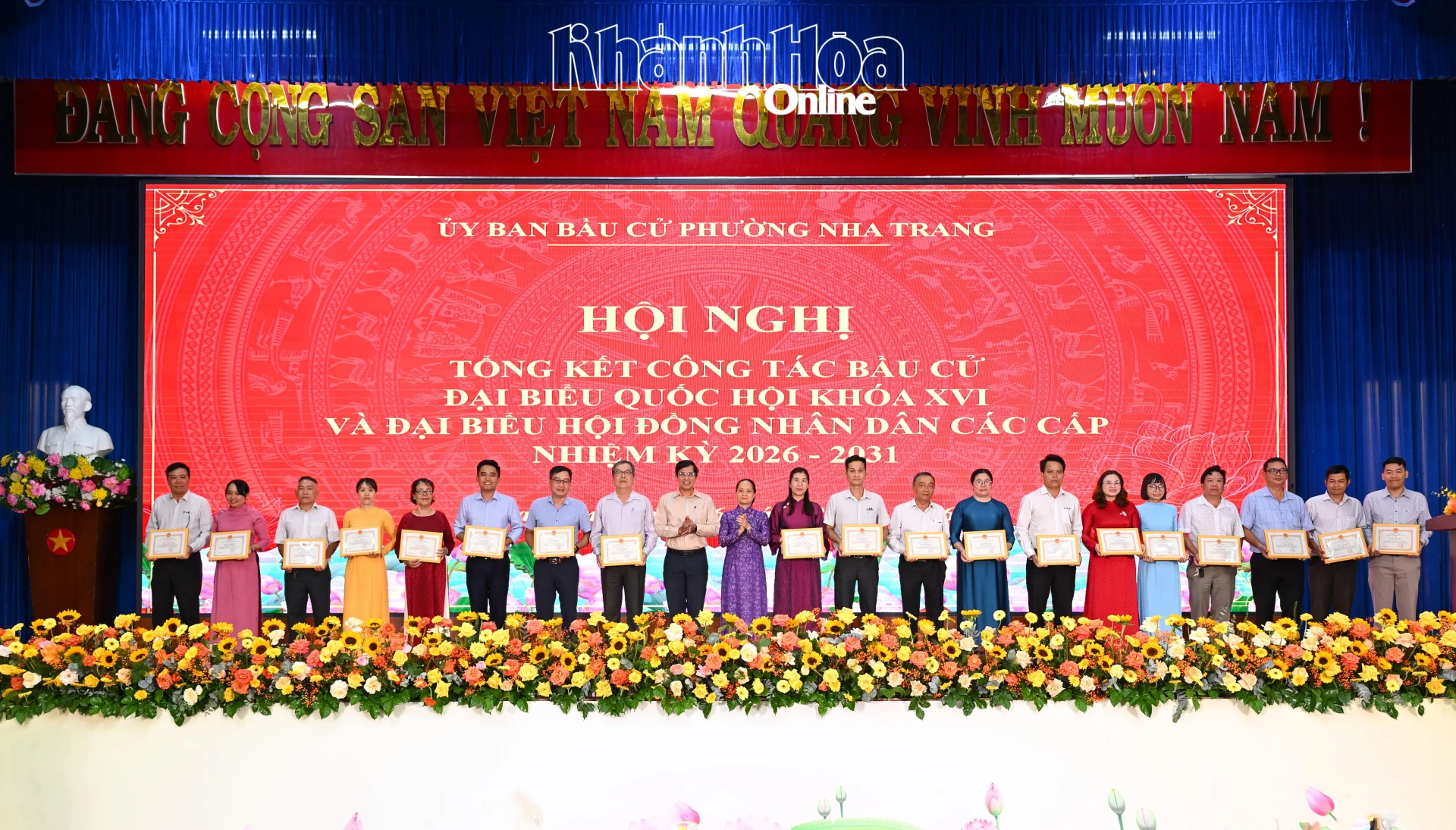 Các cá nhân được nhận giấy khen.