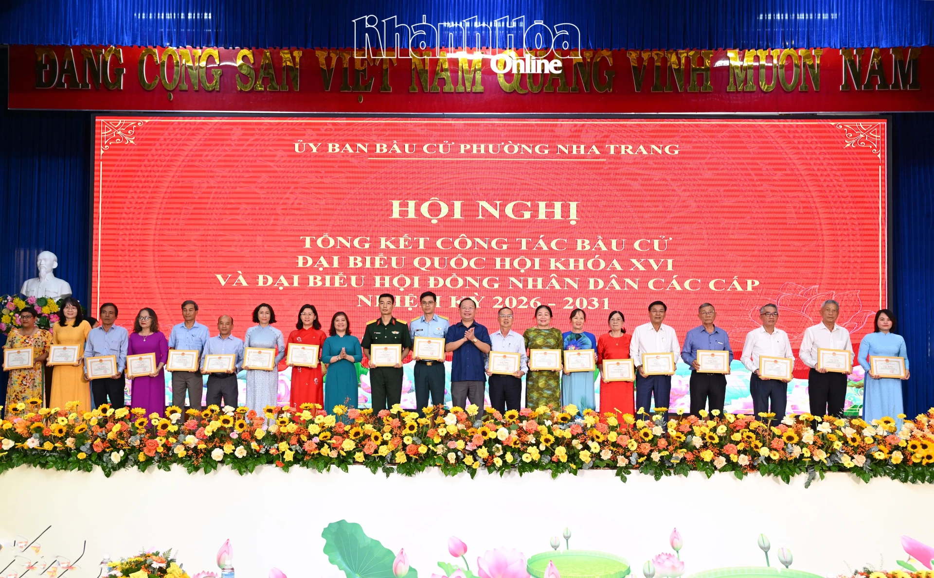 Các cá nhân được nhận giấy khen.