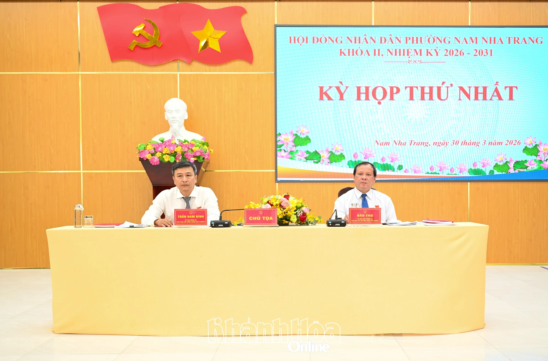 Chủ trì kỳ họp.