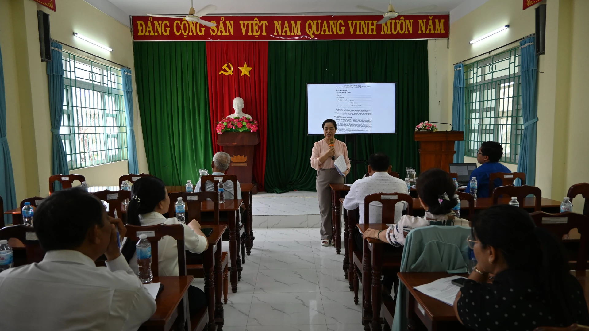 Quang cảnh hội nghị.