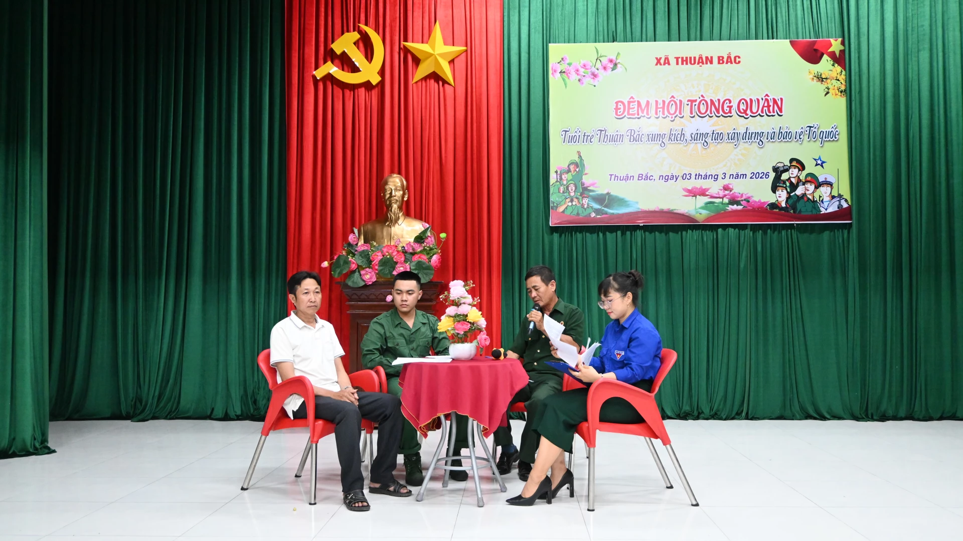 Chương trình tọa đàm tại đêm hội.