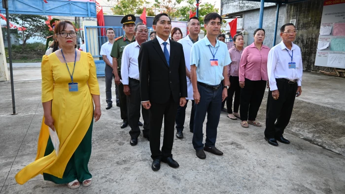 Cử tri xã Thuận Bắc nô nức đi bầu cử