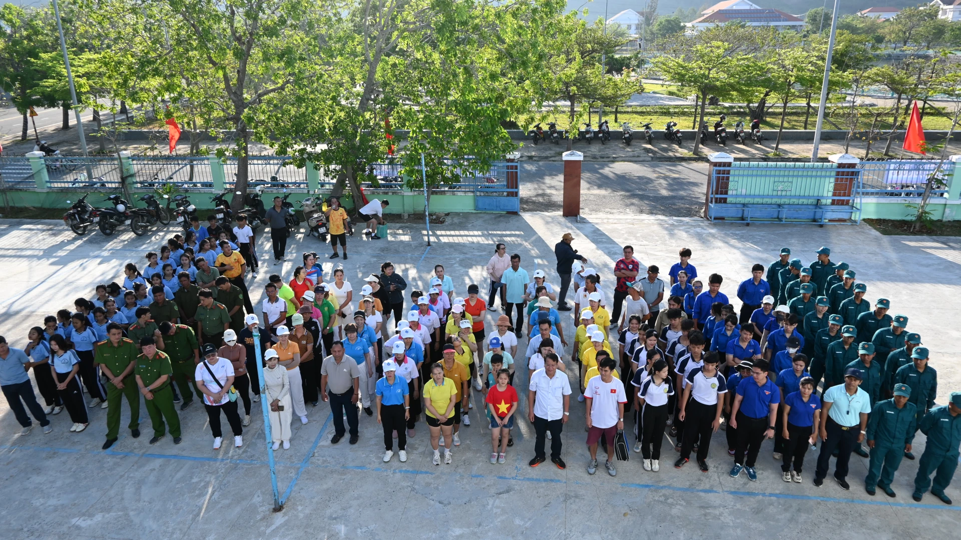 Quang cảnh lễ phát động.