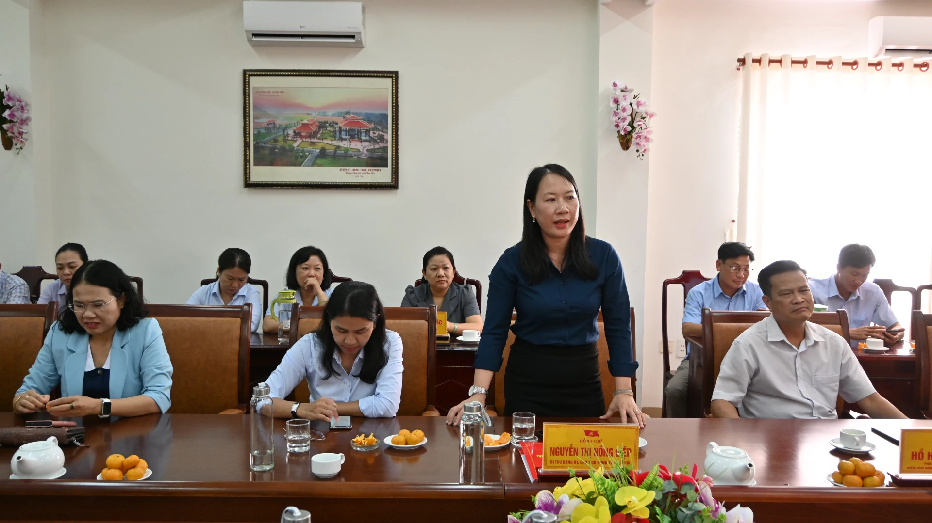 Bà Nguyễn Thị Hồng Điệp - Bí thư Đảng ủy xã Ninh Hải phát biểu tại hội nghị.