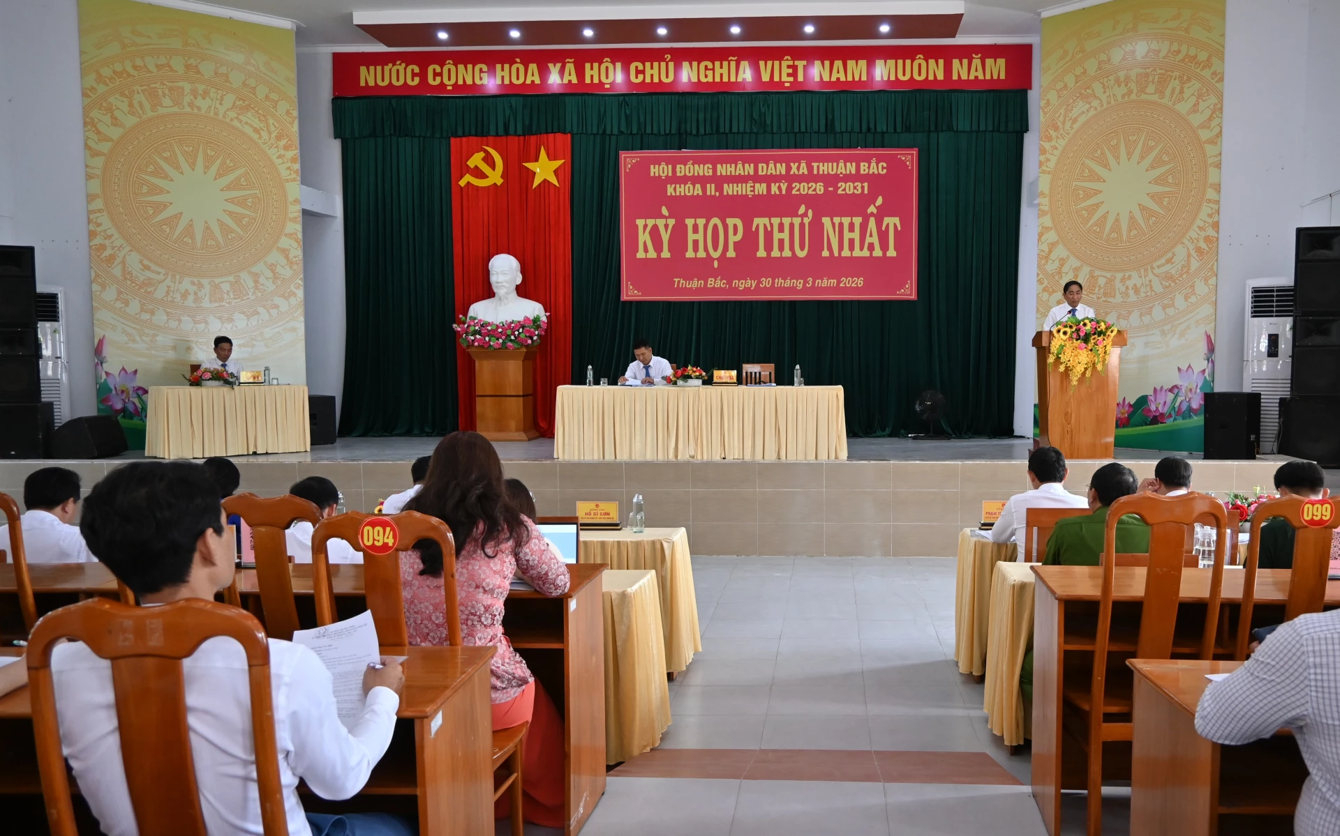 Quang cảnh kỳ họp.