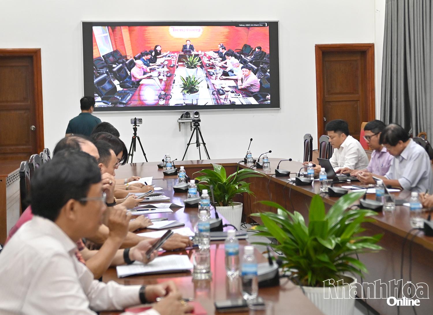 Đơn vị Báo Tiền Phong ở đầu cầu Hà Nội.