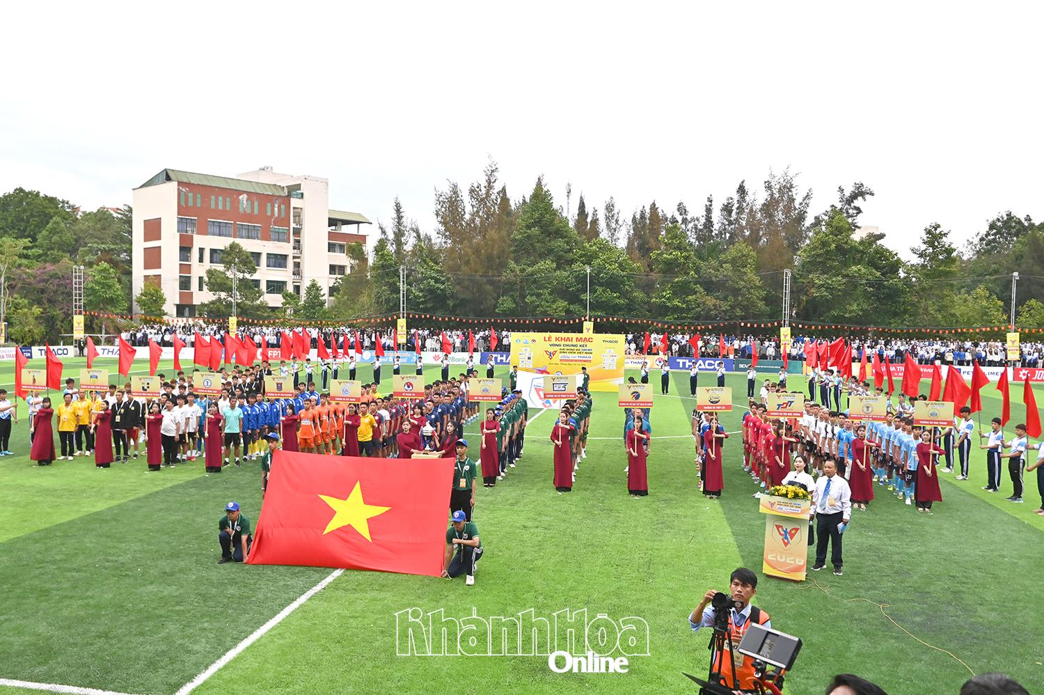 Buổi lễ khai mạc giải.