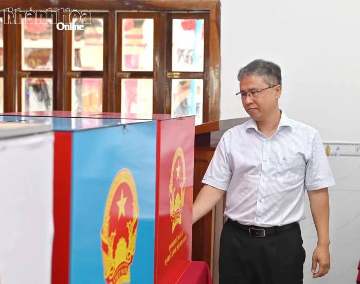 Phó Chủ tịch UBND tỉnh Trần Hòa Nam kiểm tra công tác chuẩn bị bầu cử tại 3 xã Vạn Ninh, Vạn Thắng, Vạn Hưng