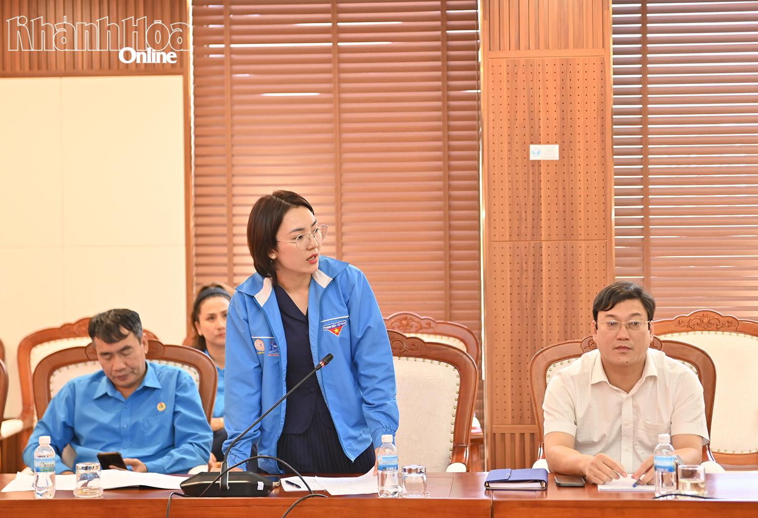 Lãnh đạo Tỉnh đoàn báo cáo công tác huy động lực lượng tình nguyện viên tham gia các sự kiện, hoạt động trong khuôn khổ giải.