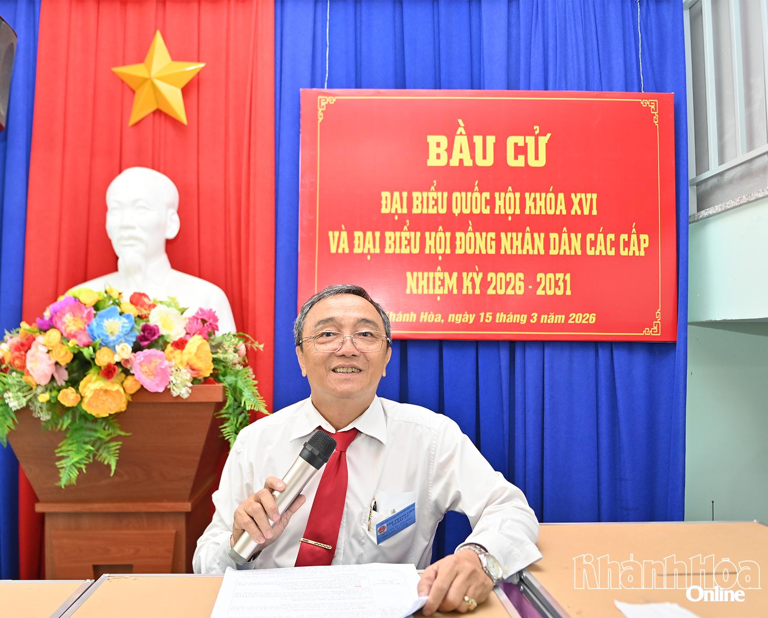 Lê Đình Hùng - Tổ trưởng Tổ bầu cử số 29 phường Nha Trang phát biểu khai mạc.