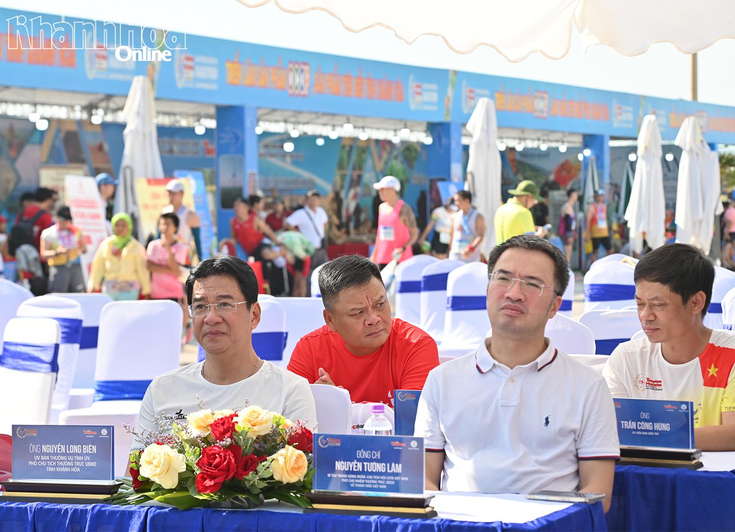 Lãnh đạo Trung ương và tỉnh tham dự lễ bế mạc.