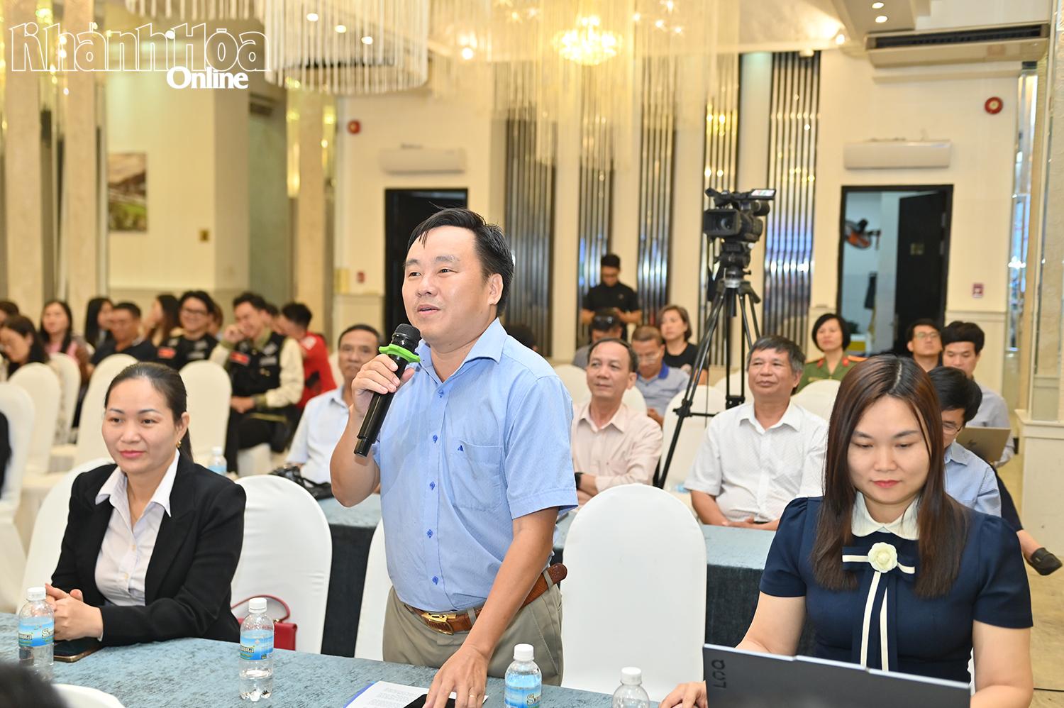 Nhà báo Thái Bình, văn phòng đại diện VOV tại Khánh Hòa đặt câu hỏi.