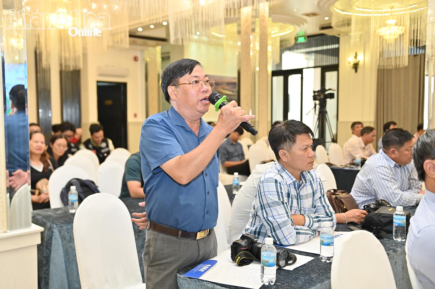 Nhà báo Ngọc Phương, văn phòng đại diện Báo Văn hóa đặt câu hỏi.